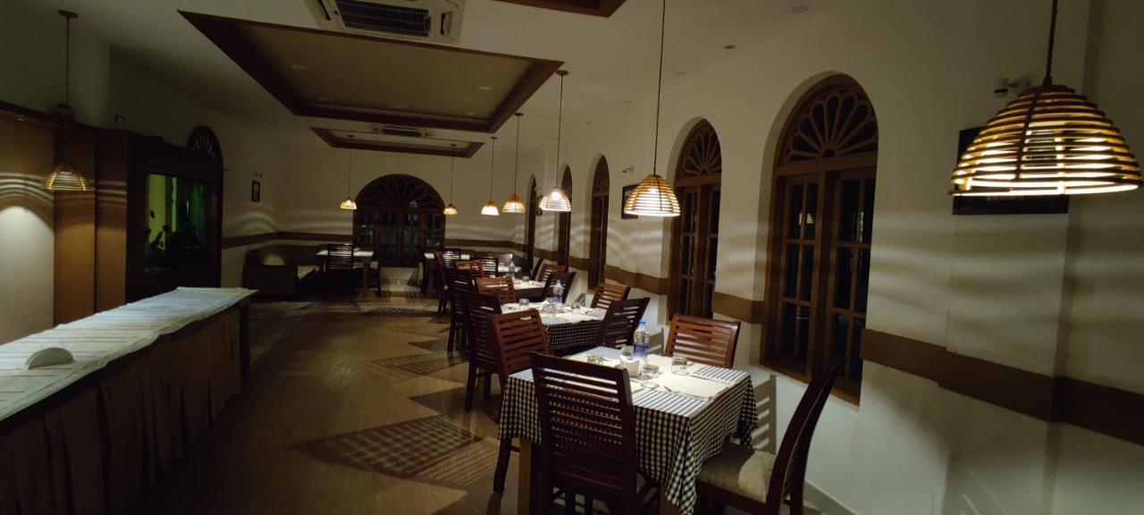 Sea View Resort- Esha Heritage Inn Cherai Beach Exterior foto