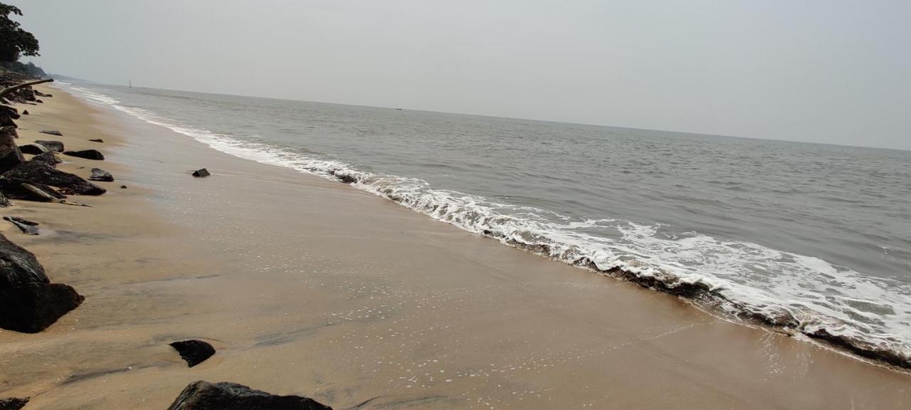 Sea View Resort- Esha Heritage Inn Cherai Beach Exterior foto